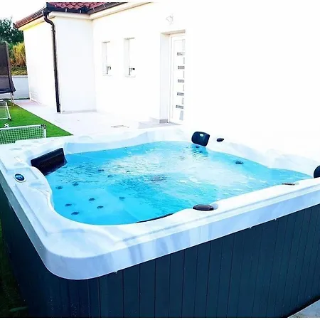 Vila Sabun Luxury With Poo, Jacuzzi